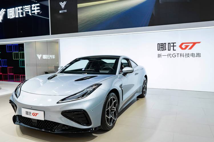 惠州222哪吒汽车在智能汽车领域的表现，领途汽车在新能源汽车市场中的影响力